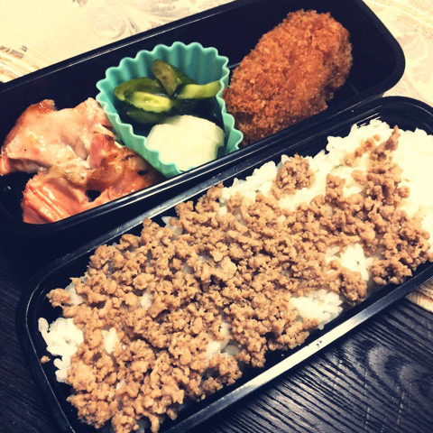 お弁当、お弁当、嬉しいな